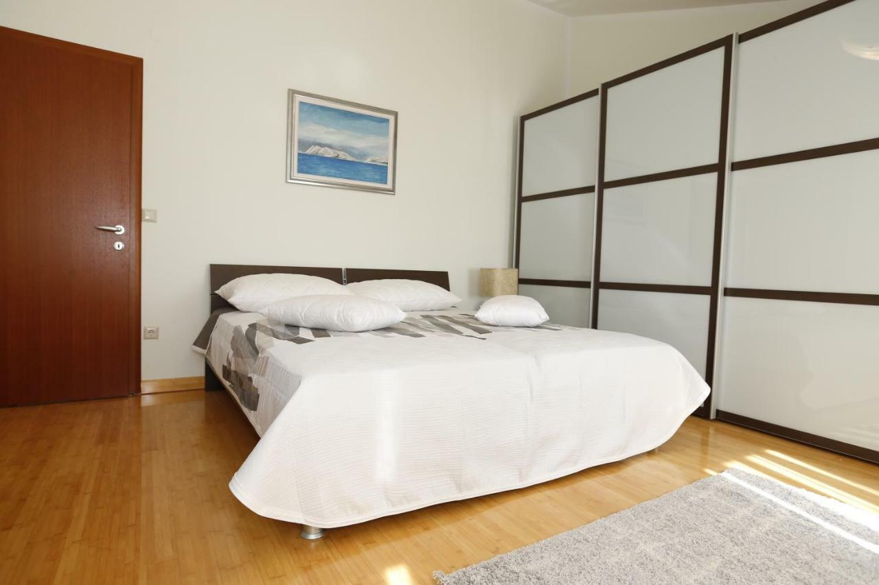 Apartment Bojan With Terrace And Sea View Baška Exterior foto