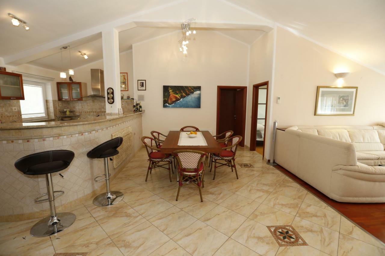 Apartment Bojan With Terrace And Sea View Baška Exterior foto